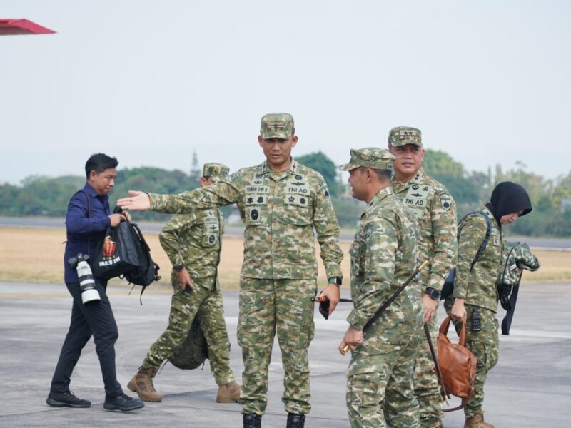 Pangdam IV/Diponegoro Antar Keberangkatan Panglima TNI Usai Rangkaian Kunjungan Kerja di Jawa Tengah