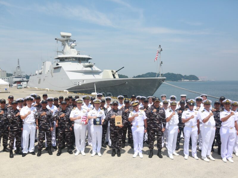 USAI LATIHAN DENGAN KAPAL PERANG RUSIA SAAT EXERCISE ORRUDA 2026, KRI GNR-332 TIBA DI PANGKALAN YOKOSUKA JEPANG