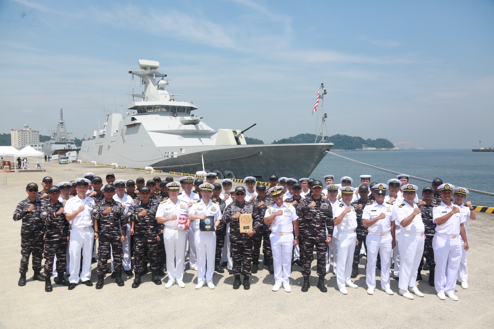 USAI LATIHAN DENGAN KAPAL PERANG RUSIA SAAT EXERCISE ORRUDA 2026, KRI GNR-332 TIBA DI PANGKALAN YOKOSUKA JEPANG