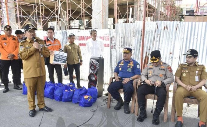 Wali Kota Maulana Salurkan Bantuan Korban Kebakaran Asrama Polda Jambi, Tiap Keluarga Terima Rp2 Juta – Detiktoday.com