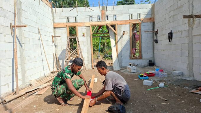 SANG MERAH PUTIH PUN DIPASANG PADA 'MOLO' RUMAH REHAB RTLH TMMD KE-129