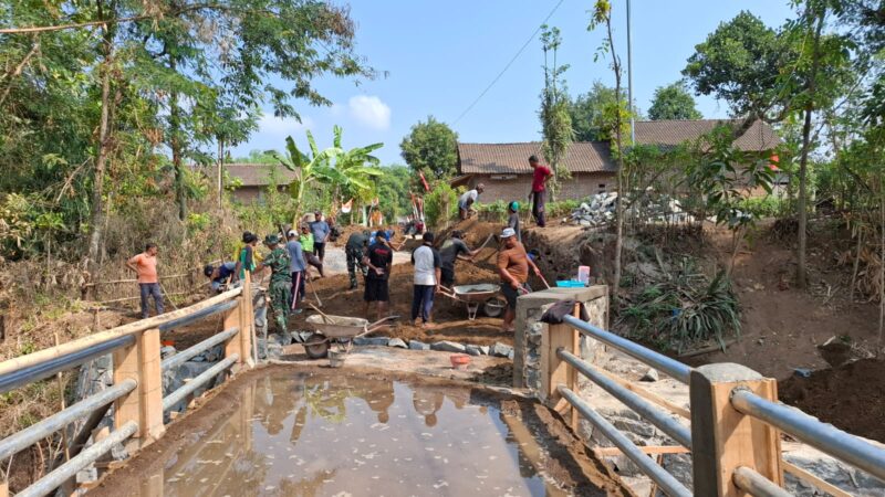 KAMITUWO BIBIS PIMPIN LANGSUNG GOTONG-ROYONG MASYARAKAT BANTU SATGAS TMMD