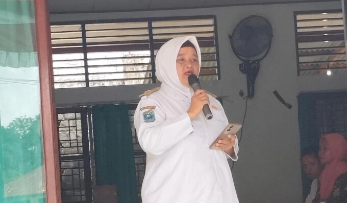 Lurah Fakfak Selatan Tegaskan Drum Plastik Bantuan untuk Warga Jangan Dijual  – Detiktoday.com