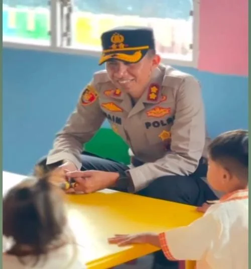 Polri Humanis, Kapolres Fakfak Sapa Anak TK dengan Senyuman dan Cerita – Detiktoday.com