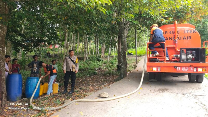Tanggap Musim Kemarau, Bhabinkamtibmas Polres Fakfak bersama TNI dan BPBD Kawal Distribusi Air Bersih untuk Warga – Detiktoday.com