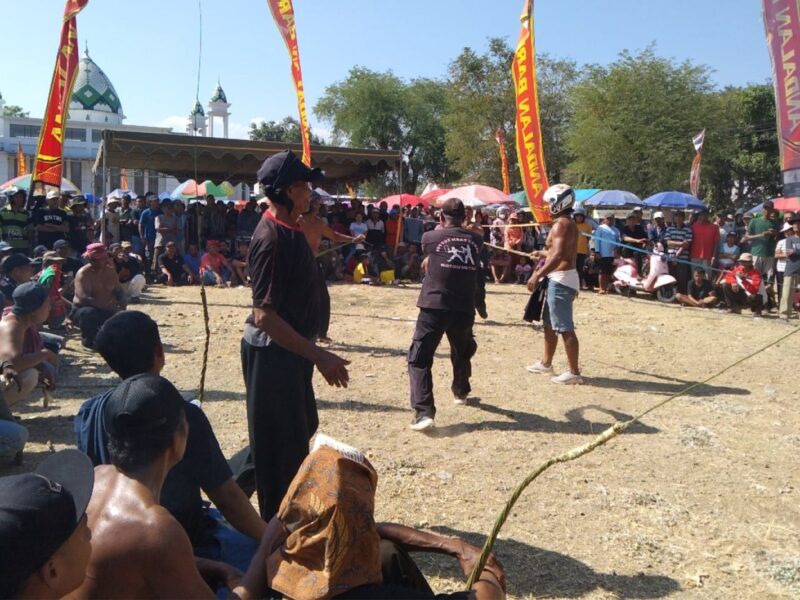 TNI-Polri Kawal Kesenian Tiban di Trenggalek