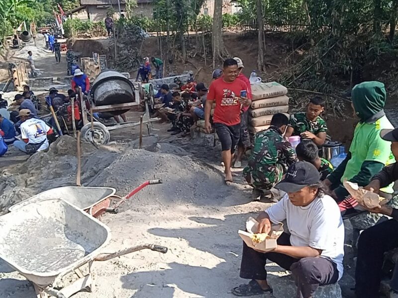 Kerja dan Istirahat Bersama, Simbol Kemanunggalan TNI dan Rakyat di TMMD 129 Bulu Lor