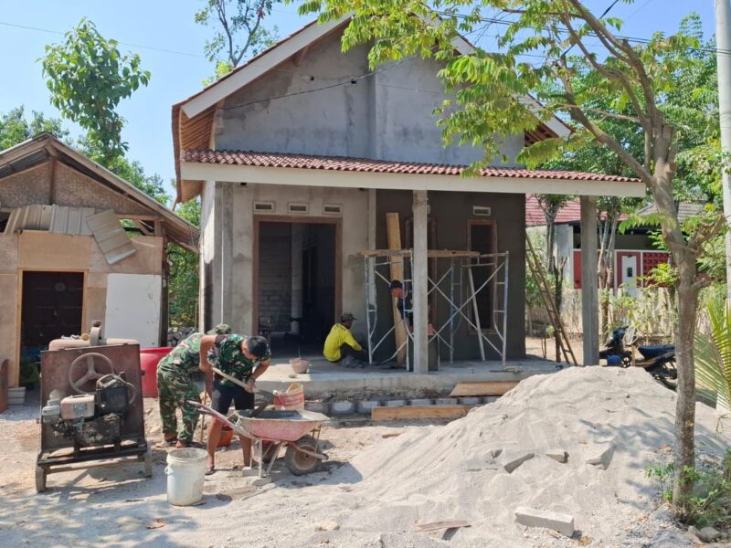 RTLH SENTUH 80%, KAMITUWO GUPIT TETAP TURUN TANGAN BANTU SATGAS TMMD REHAB RUMAH WARGANYA