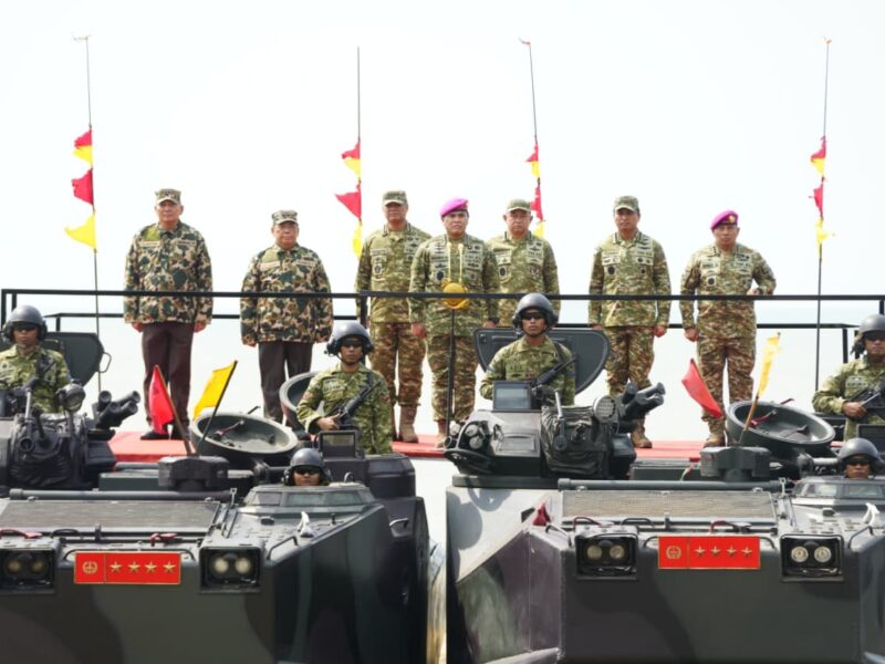 PERKUAT SINERGITAS, TNI AL ANGKAT PEJABAT NEGARA DAN TNI SEBAGAI WARGA KEHORMATAN KORPS MARINIR