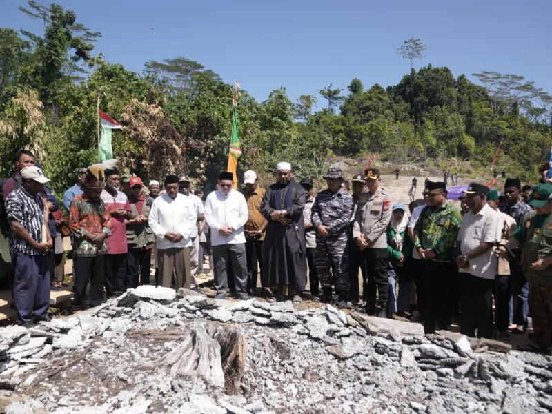 Bupati – Wabup Fakfak Ziarah ke Makam Syekh Abdul Ghaffar, Pemda Fakfak Matangkan Peringatan 666 Tahun Islam Masuk Tanah Papua – Detiktoday.com