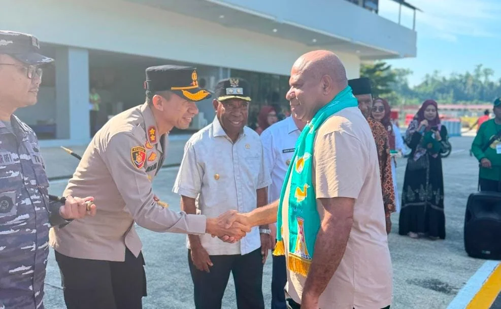 Kapolres Fakfak Jemput Gubernur Papua Jelang Peringatan 666 Tahun Islam Masuk Tanah Papua – Detiktoday.com