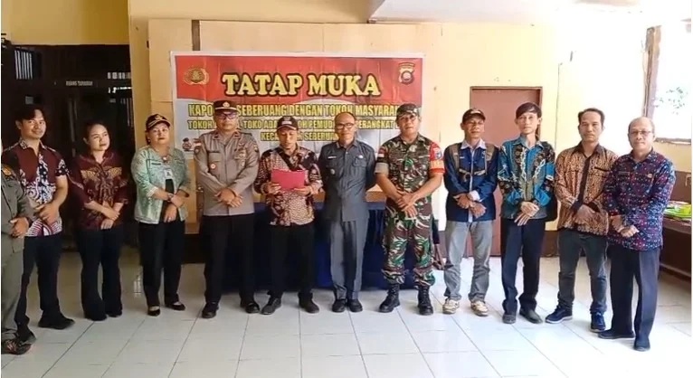 “Bendera Tetap Berkibar Penuh!” Polsek Seberuang dan Muspika Cegah Polemik Pengibaran Setengah Tiang Jelang HUT RI ke-81 – Detiktoday.com