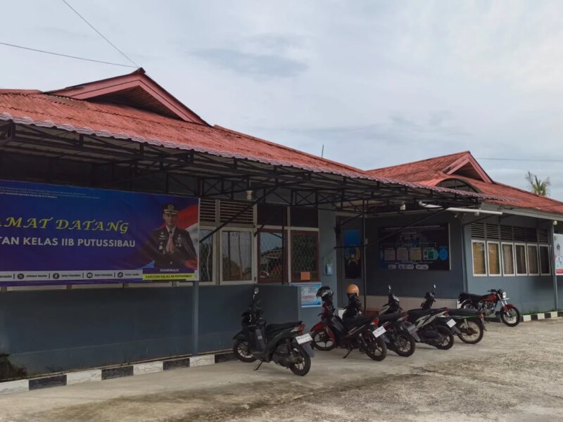 Kami Tindak Tegas, Karutan Syahrinaldi Klarifikasi Oknum Petugas Rutan Putussibau Terseret Komentar Pedas Kasus Pasien BPJS – Detiktoday.com