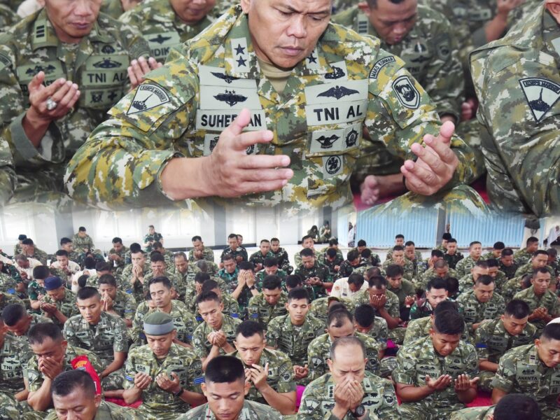 DOA BERSAMA DAN SANTUNAN ANAK YATIM WUJUD RASA SYUKUR ATAS KEBERHASILAN LATIHAN OPERASI TERINTEGRASI TNI TA. 2026 SERTA PENGANGKATAN DAN PEMBARETAN WARGA KEHORMATAN KORPS MARINIR