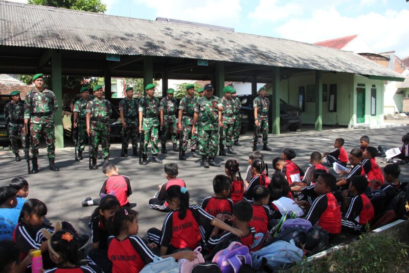 Kodim 0806/Trenggalek Perkuat Karakter Siswa Lewat Outing Class