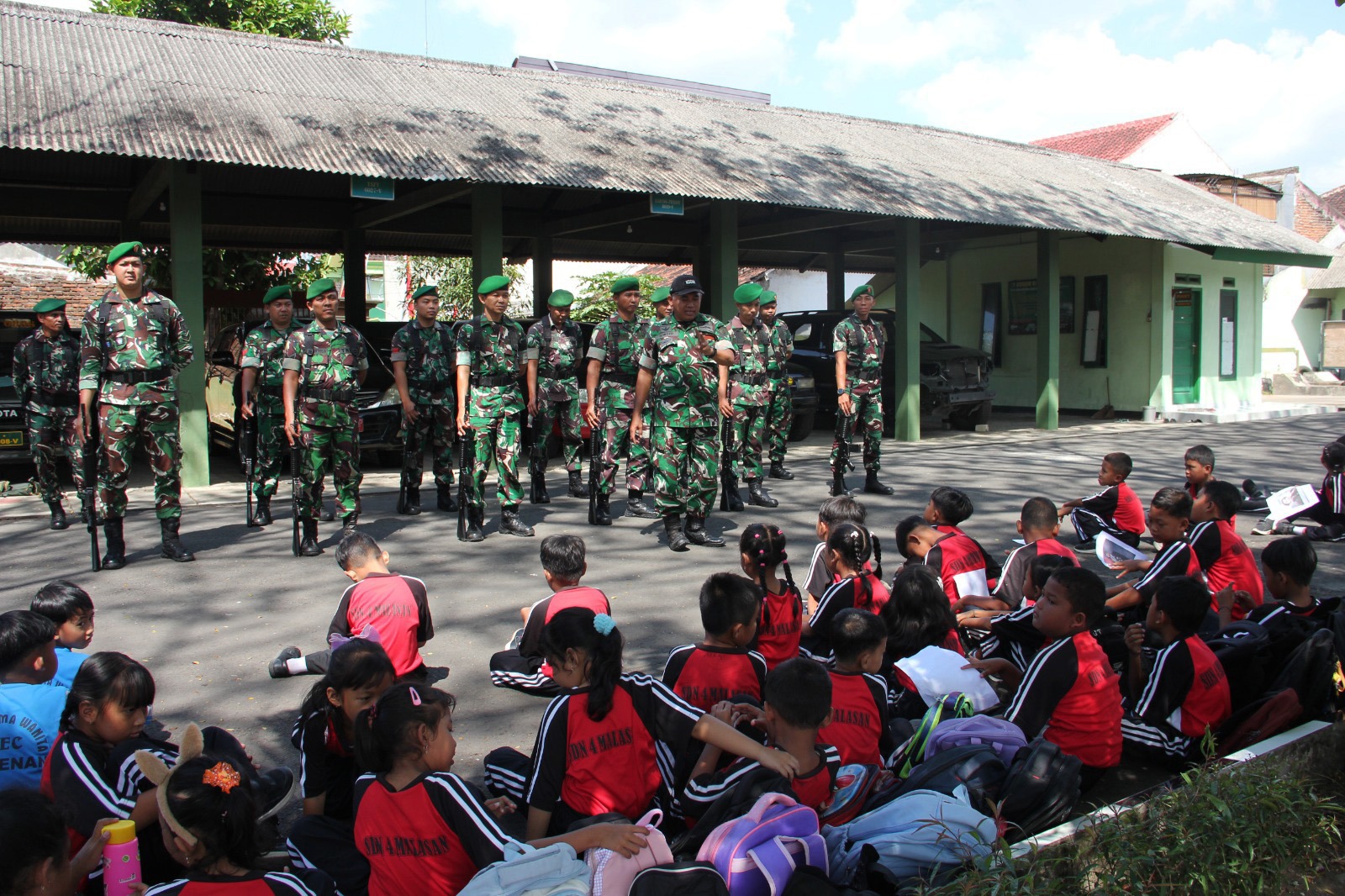 Kodim 0806/Trenggalek Perkuat Karakter Siswa Lewat Outing Class
