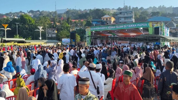 Fakfak Bersalawat, Ribuan Umat Islam Padati Puncak Peringatan 666 Tahun Islam Masuk Tanah Papua – Detiktoday.com