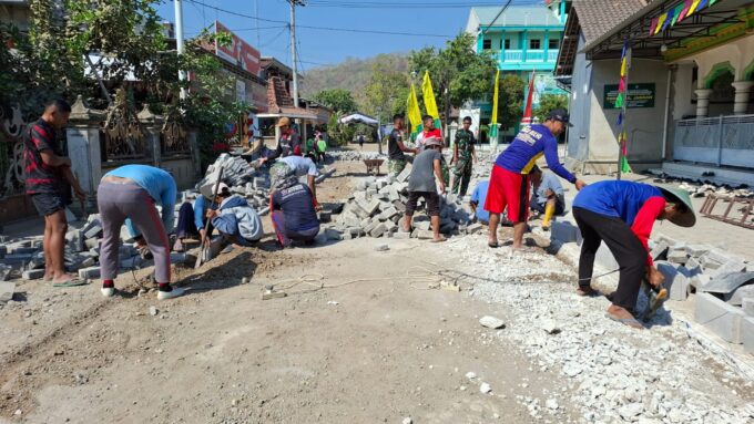 Berkat Kebersamaan TNI dan Rakyat, Perbaikan Talud Terus Dikebut