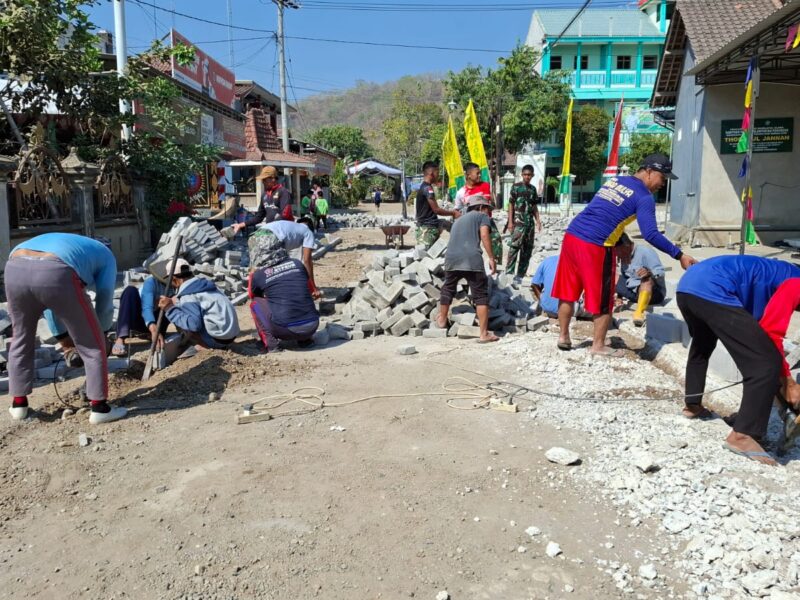 Berkat Kebersamaan TNI dan Rakyat, Perbaikan Talud Terus Dikebut