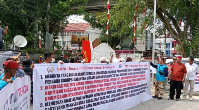SIRA dan PST Gelar Aksi Damai Soroti Dugaan Korupsi Proyek Irigasi Air Lemutu, Desak Harmison Dihadirkan di Persidangan – Detiktoday.com