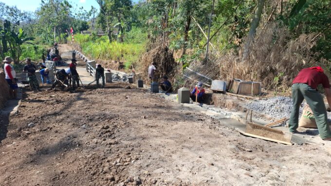 Satgas TMMD Bersama Warga, Terus Pacu Pembangunan Fisik
