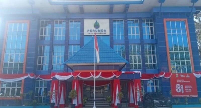 Peringati HUT RI ke 81, Perumda Tirta Kanjuruhan Gelorakan Nasionalisme Melalui Gerakan Pembagian Bendera – Detiktoday.com