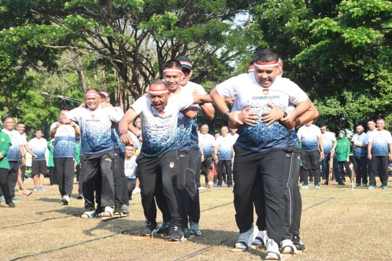 Pangdam IV/Diponegoro dan Keluarga Besar Kodam Rayakan Kemerdekaan dengan Penuh Kebersamaan