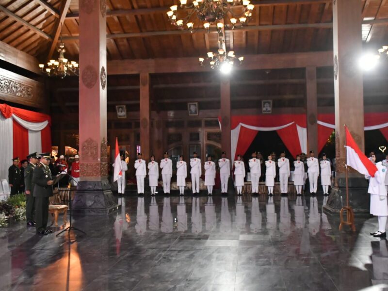 Dandim Ponorogo Pembina Upacara pada Pengukuhan Paskibraka Kab. Ponorogo