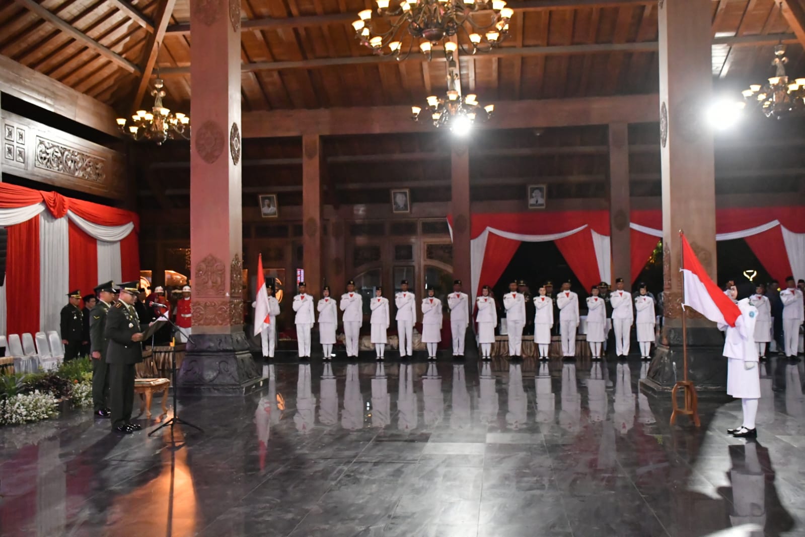 Dandim Ponorogo Pembina Upacara pada Pengukuhan Paskibraka Kab. Ponorogo