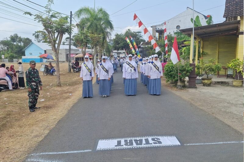 TNI-Polri Amankan Lomba Gerak Jalan HUT Ke-81 RI di Gandusari