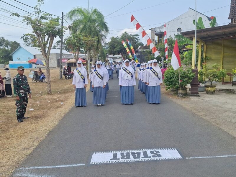 TNI-Polri Amankan Lomba Gerak Jalan HUT Ke-81 RI di Gandusari