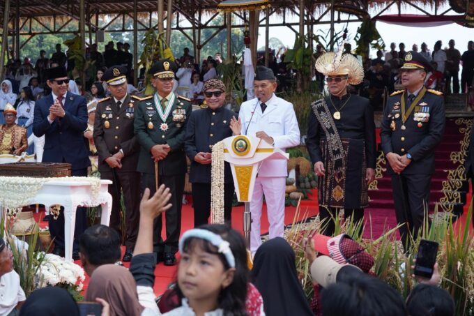 Upacara HUT Ke-81 Kemerdekaan RI Tingkat Provinsi Jawa Barat, Pangdam III/Siliwangi Hadiri Upacara di Gedung Sate