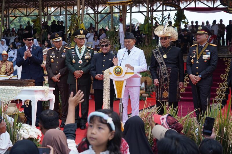 Upacara HUT Ke-81 Kemerdekaan RI Tingkat Provinsi Jawa Barat, Pangdam III/Siliwangi Hadiri Upacara di Gedung Sate