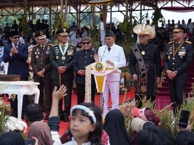 Upacara HUT Ke-81 Kemerdekaan RI Tingkat Provinsi Jawa Barat, Pangdam III/Siliwangi Hadiri Upacara di Gedung Sate