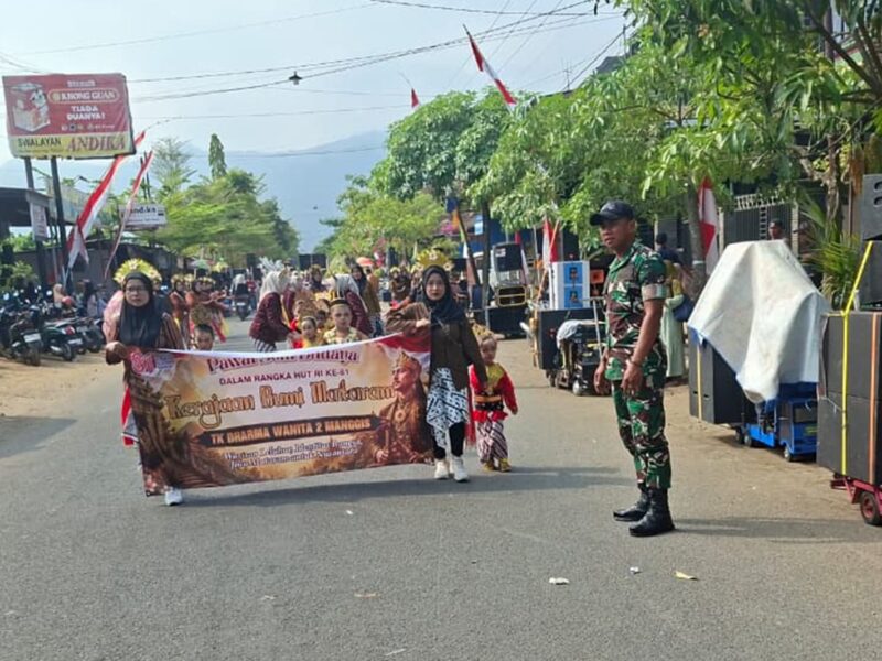 TNI-Polri Kawal Pawai PAUD-TK, Semarakkan HUT Ke-81 RI di Panggul
