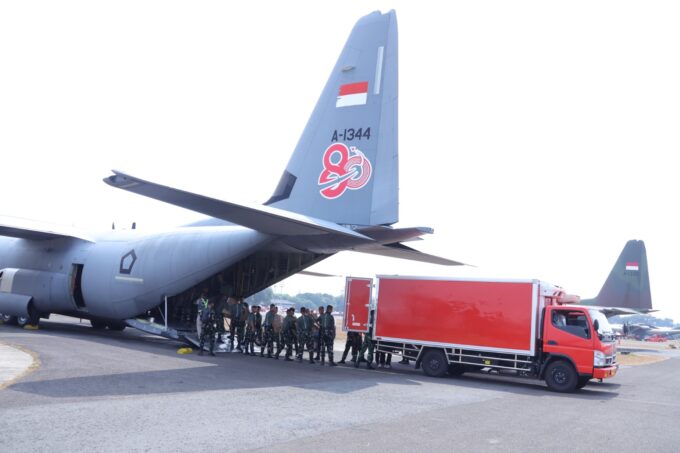 TNI AU Melalui Lanud Halim Perdanakusuma, Dukung Percepatan Pendistribusian Bansos Bencana NTT