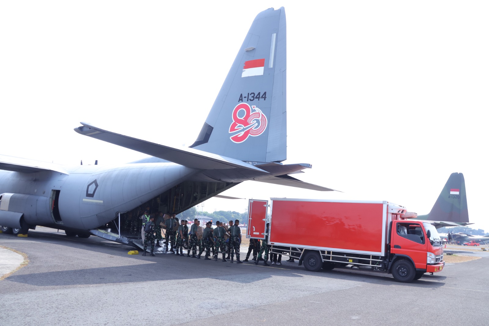 TNI AU Melalui Lanud Halim Perdanakusuma, Dukung Percepatan Pendistribusian Bansos Bencana NTT