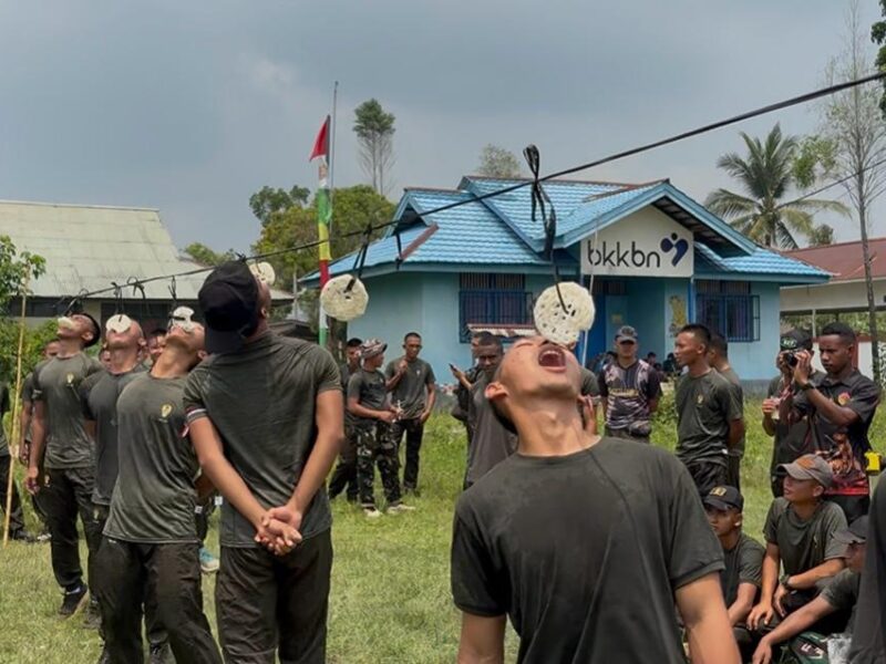 Dari Panjat Pinang, Futsal Daster Hingga Pukul Bantal Prajurit Yonif TP 927/UK Ditempa Kekompakan dan Semangat Pantang Menyerah  – Detiktoday.com