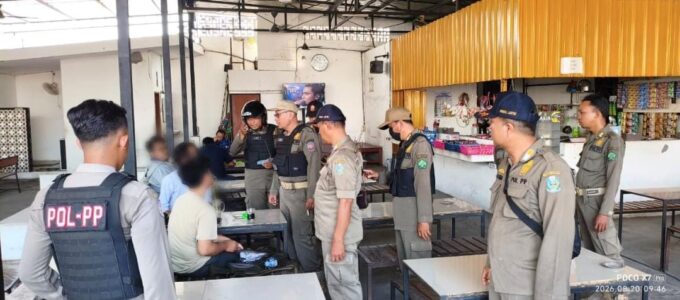 Sembilan Pelajar Sidoarjo Terjaring Razia Bolos Sekolah di Warung Kopi  – Detiktoday.com