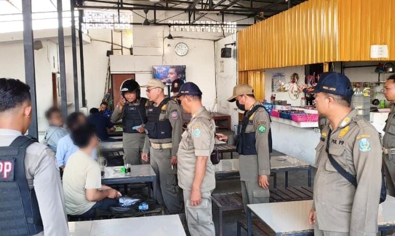Sembilan Pelajar Sidoarjo Terjaring Razia Bolos Sekolah di Warung Kopi  – Detiktoday.com