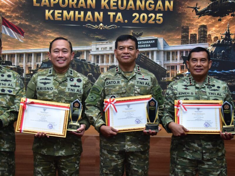 PANGKORMAR TERIMA PENGHARGAAN WTP, MAKO KORMAR RAIH JUARA III SATKER TERBAIK UO TNI AL