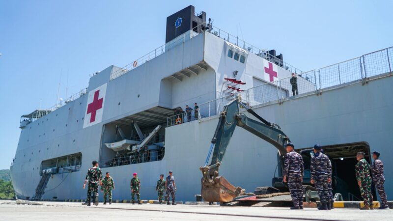 UNSUR TNI AL KRI DR. SOEHARSO-990 DROP 30,19 TON BANTUAN UNTUK MASYARAKAT TERDAMPAK BENCANA NTT