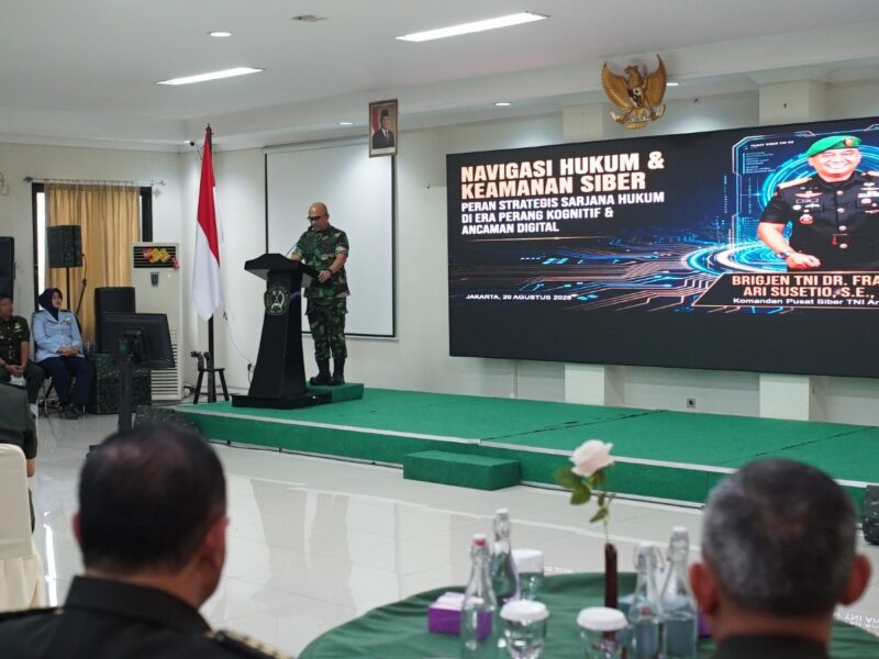 Komandan Pussiberad Berikan Kuliah Umum di STHM, Bahas Peran Strategis Sarjana Hukum di Era Perang Kognitif dan Ancaman Digital