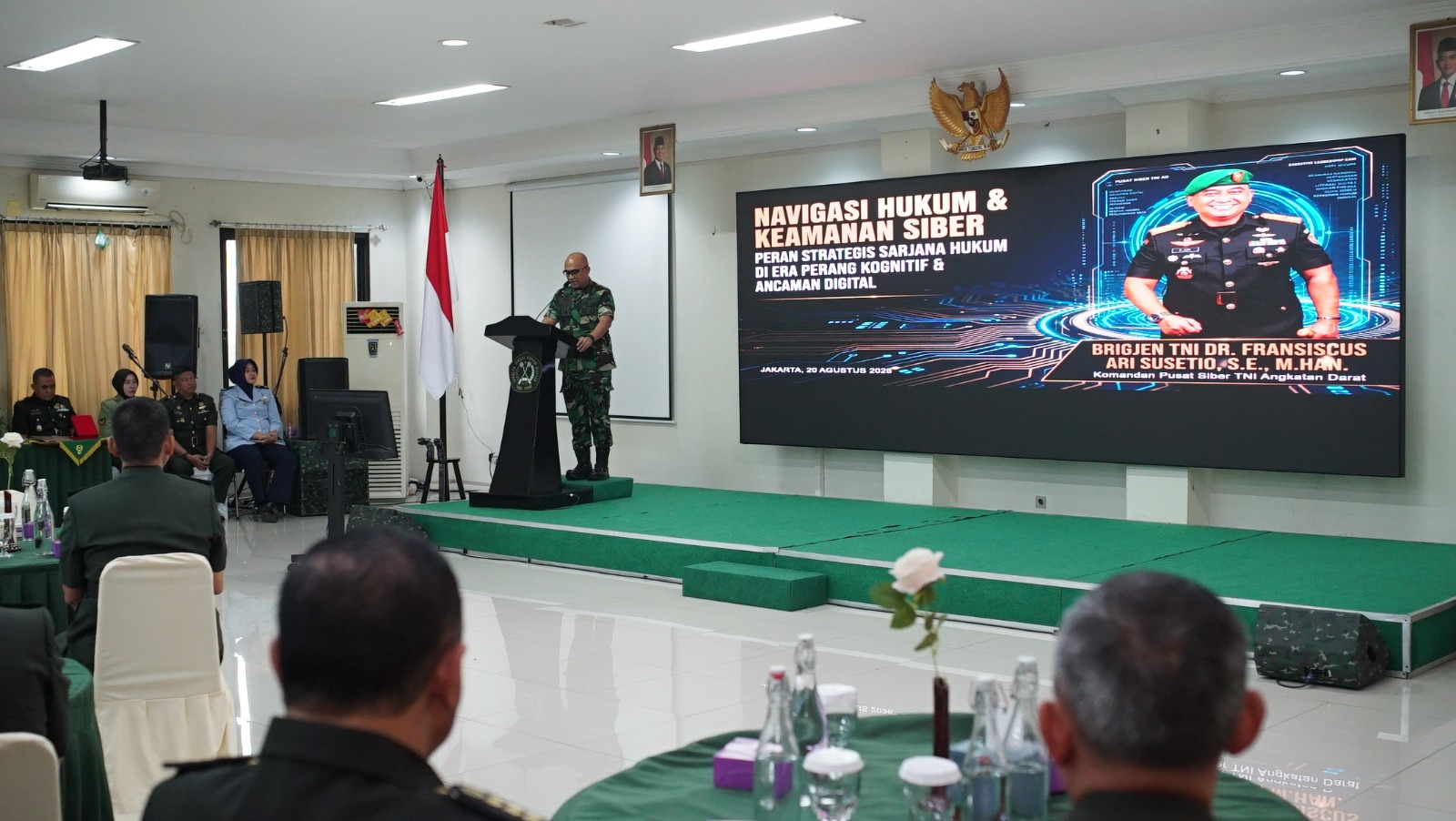Komandan Pussiberad Berikan Kuliah Umum di STHM, Bahas Peran Strategis Sarjana Hukum di Era Perang Kognitif dan Ancaman Digital