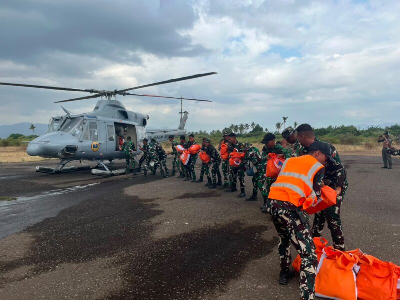 MELALUI JALUR UDARA, TNI AL PERCEPAT DISTRIBUSI BANTUAN LOGISTIK BAGI MASYARAKAT NTT