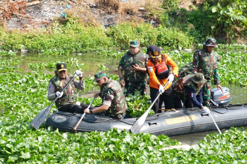 Pangdam IV/Diponegoro Pimpin Karya Bakti di Kali Banger, Turun Langsung Bersama Warga Bersihkan Lingkungan