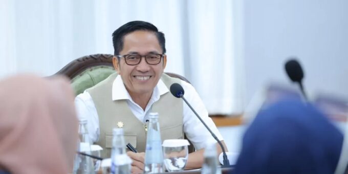 Kabut Asap Menebal, Ratu Dewa Siapkan 10 Ribu Masker untuk Warga Palembang – Detiktoday.com