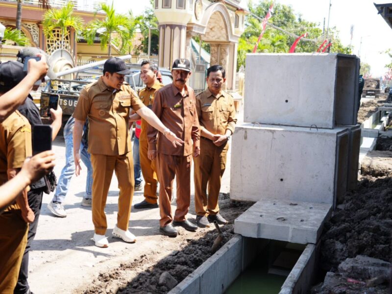 Bupati Sidoarjo Subandi Minta Betonisasi Tambakcemandi Dipercepat – Detiktoday.com