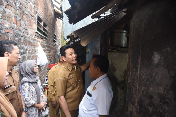 Sidak Tiga RTLH di Sedati, Bupati Sidoarjo Targetkan Perbaikan Awal September dan  Rampung Sebelum Musim Hujan – Detiktoday.com