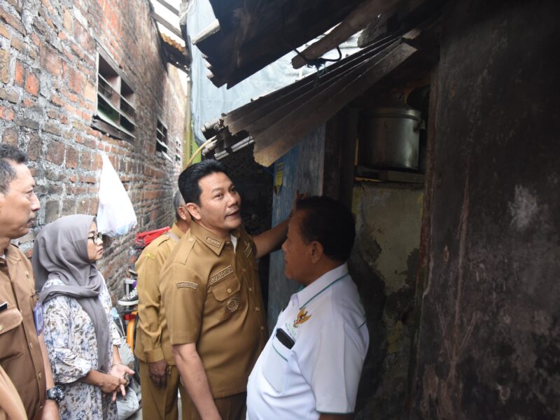 Sidak Tiga RTLH di Sedati, Bupati Sidoarjo Targetkan Perbaikan Awal September dan  Rampung Sebelum Musim Hujan – Detiktoday.com